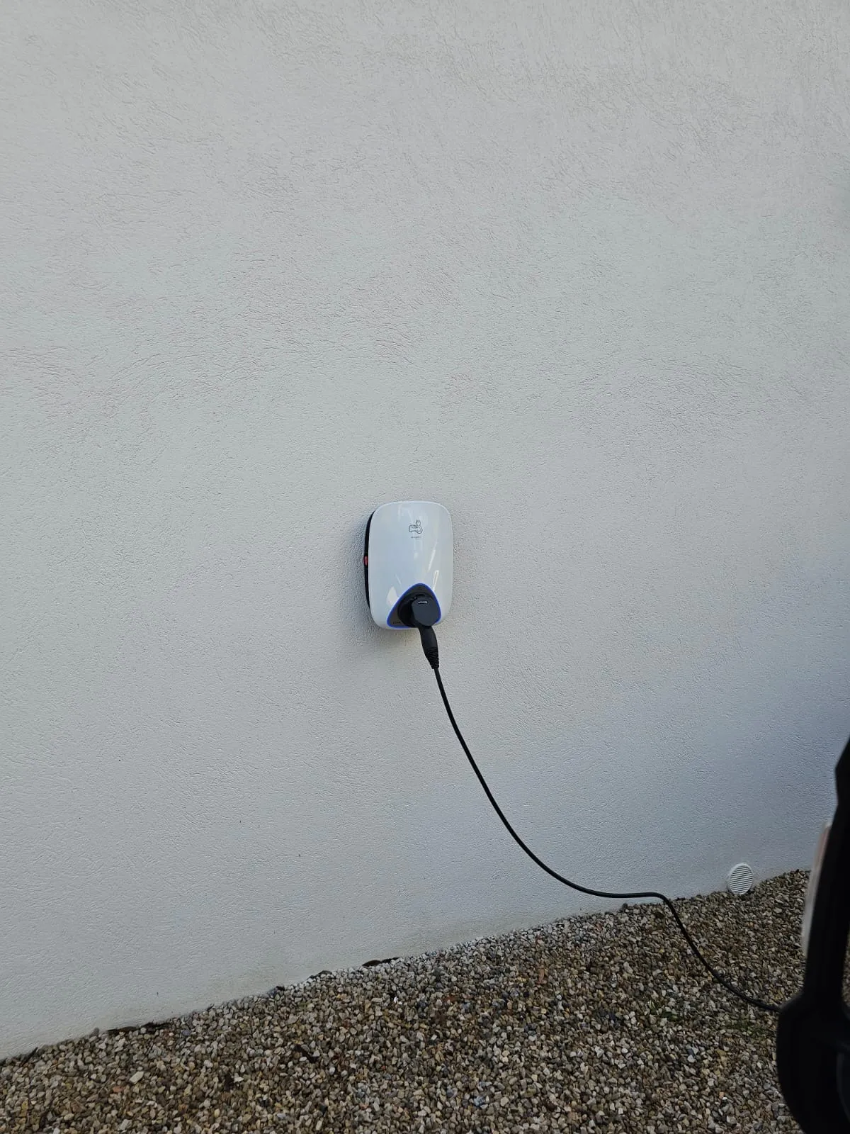 Borne de recharge murale