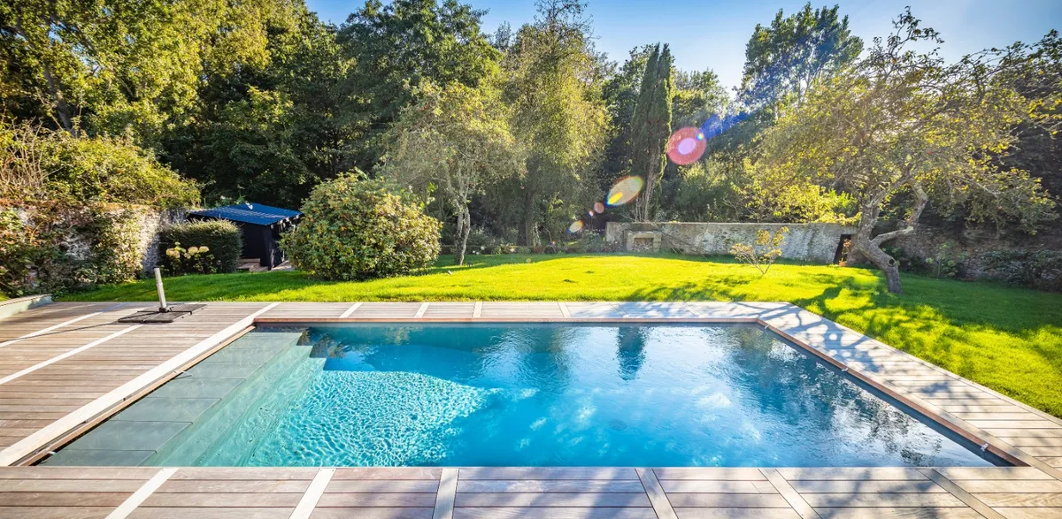 Bassin éclairé, réalisation PCE
